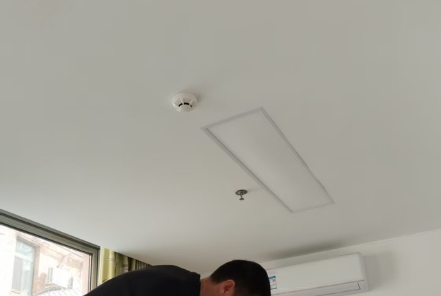 电子科技学院烟感更换202503242.jpg